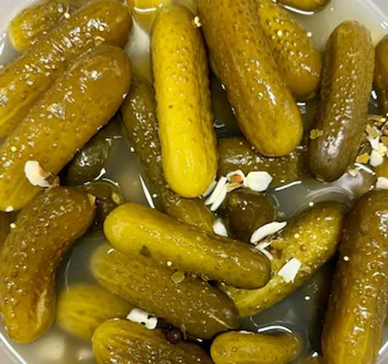 تصویر 2 از خیار شور خانگی بدون سرکه تهیه شده با آب نمک